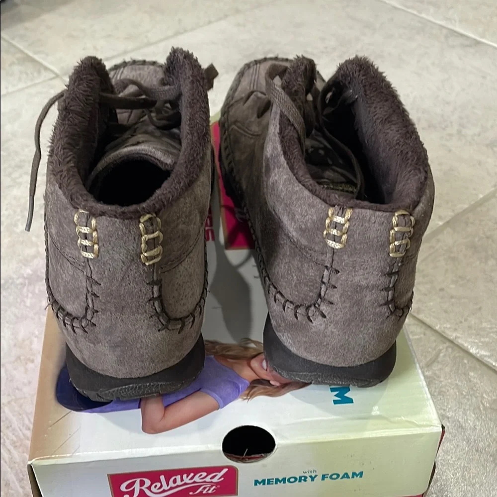 Skechers Brown Ankle Boots with Suede Finish - Picture 3 of 7